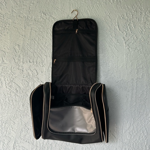 Extra Large Black Plastic Hanging Hygiene Travel Bag With Compartments - Picture 4 of 9